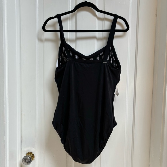 WOMENS PLUS SIZE SWIM DRESS SIZE 18W BLACK AND WHITE PRINT. - Picture 5 of 6